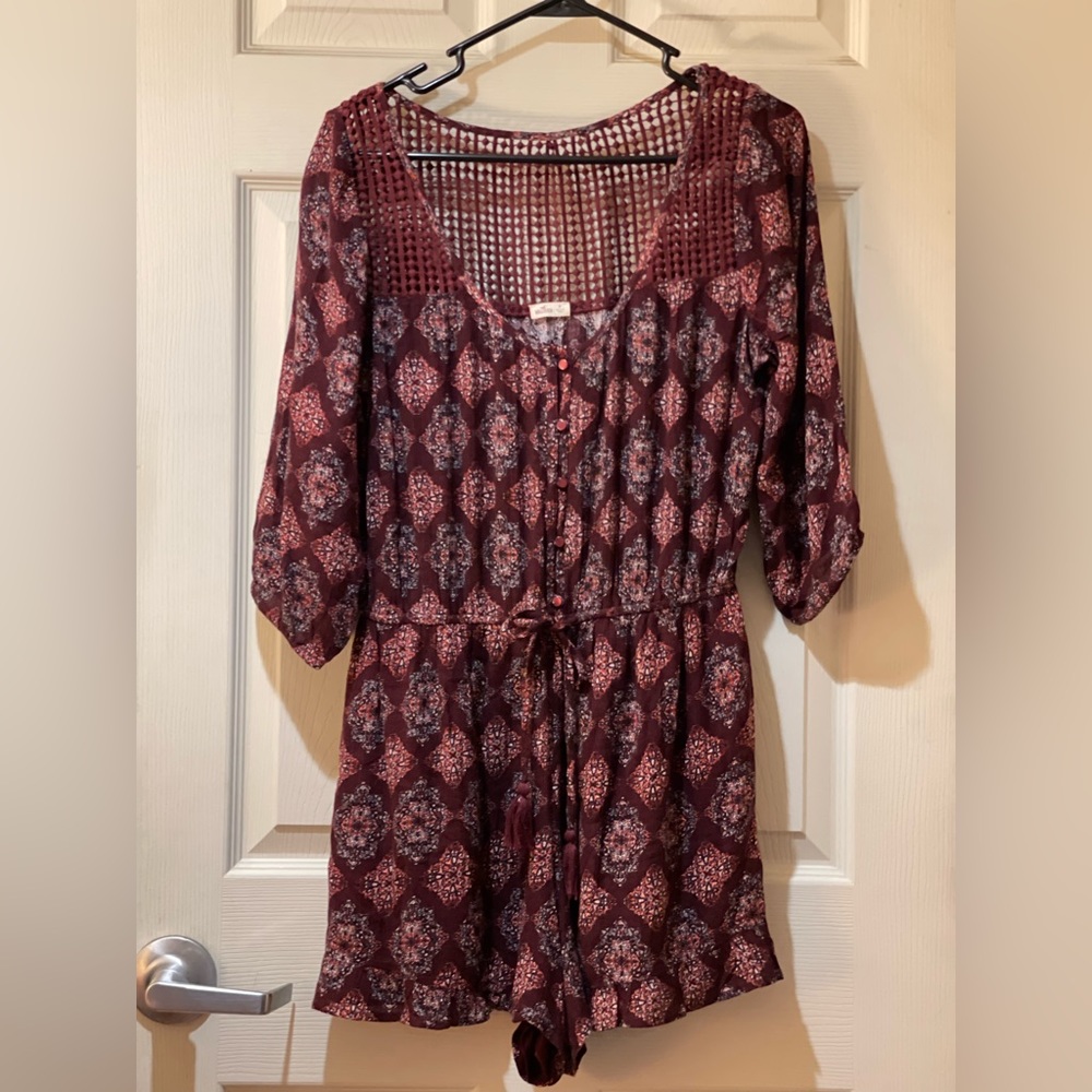 Hollister 3/4 Sleeve Romper women’s size Medium.